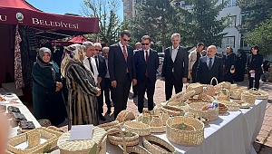 KURSİYERLERİN BİR YILLIK EMEKLERİ SERGİYE ÇIKTI