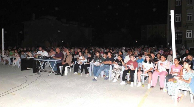 AKÇAKENT’TE SOKAKTA SİNEMA İZLENDİ…