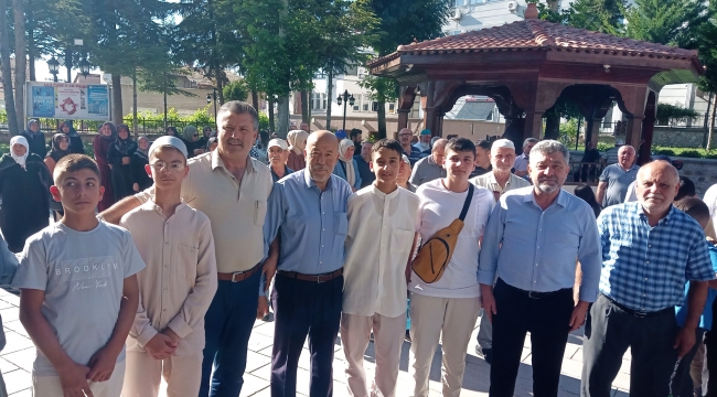 Genç hafızlar umreye gitti