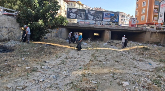ŞEHİR MERKEZİNDEN GEÇEN DİĞ ÇAYI TEMİZLENDİ