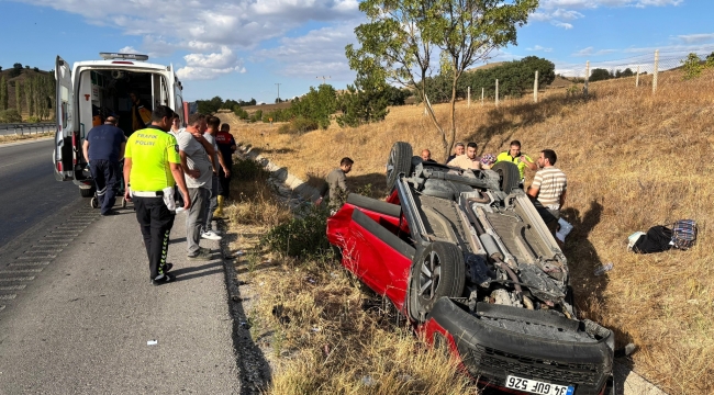 OTOMOBİL DEVRİLDİ 2 KİŞİ YARALANDI...