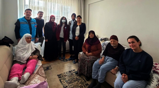 BAŞHEKİM HASTALARI EVİNDE ZİYARET ETTİ...