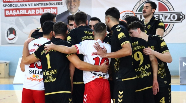 EFELER KENDİ EVİNDE KAZANMASINI BİLDİ 