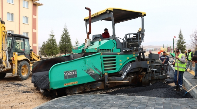 AKÇAKENT TOKİ KONUTLARININ YOLLARI ASFALTLANIYOR