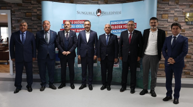 MAMAK BELEDİYE BAŞKANI, MUHSİN DERE’Yİ ZİYARET ETTİ 