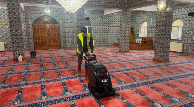 SUNGURLU BELEDİYESİ, CAMİLERİ PIRIL PIRIL YAPIYOR…