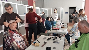 BERBER VE KUAFÖRLER ÖZEL BİREYLERİ ÜCRETSİZ TRAŞ ETTİ