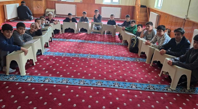 ÖĞRENCİLER SABAH NAMAZLARINDA BULUŞUYOR…