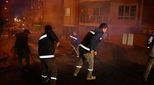 SUNGURLU'DA YOLLAR GECE-GÜNDÜZ ASFALTLANIYOR... 