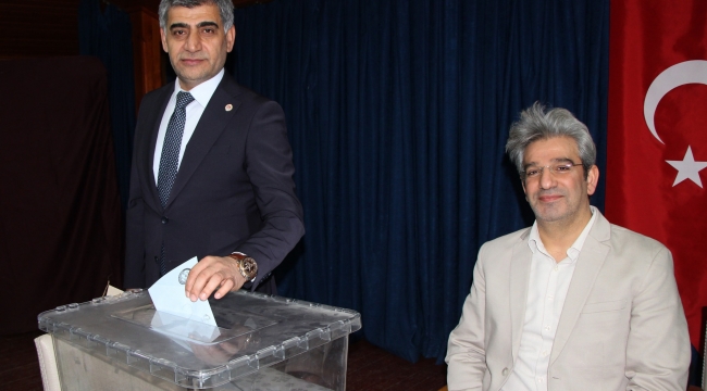 - BAŞKAN MUTLU KARSLI GÜVEN TAZELEDİ