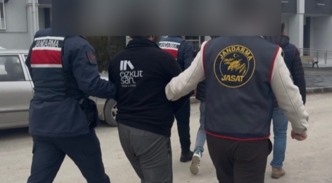 SUNGURLU’DA 10 EVDEN HIRSIZLIK YAPAN 2 ŞÜPHELİ TUTUKLANDI...