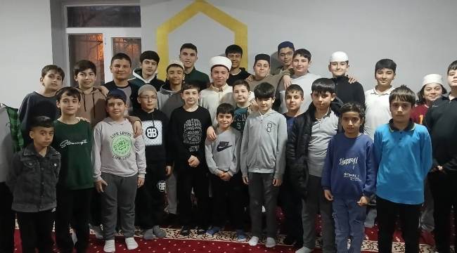 ÖĞRENCİLER KÖYLERDE CUMA NAMAZI KILDIRIYOR…