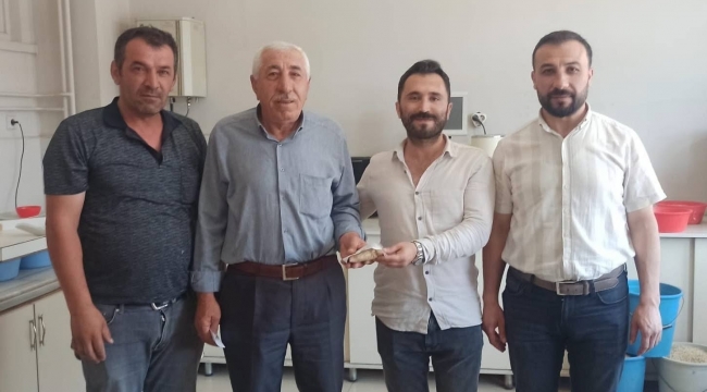 İLK ARPA HASADININ TONU 12 BİN 40 LİRAYA SATILDI...