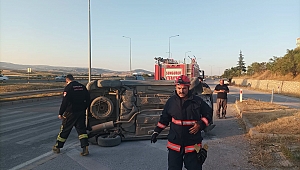 MOTOSİKLET İLE OTOMOBİL ÇARPIŞTI 3 KİŞİ YARALANDI...