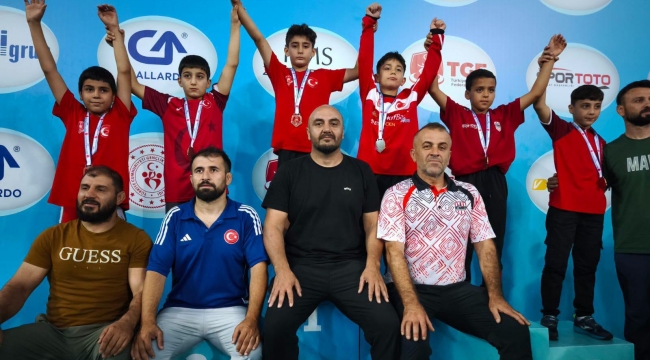  SUNGURLULU GÜREŞÇİLER ŞAMPİYON OLDU...